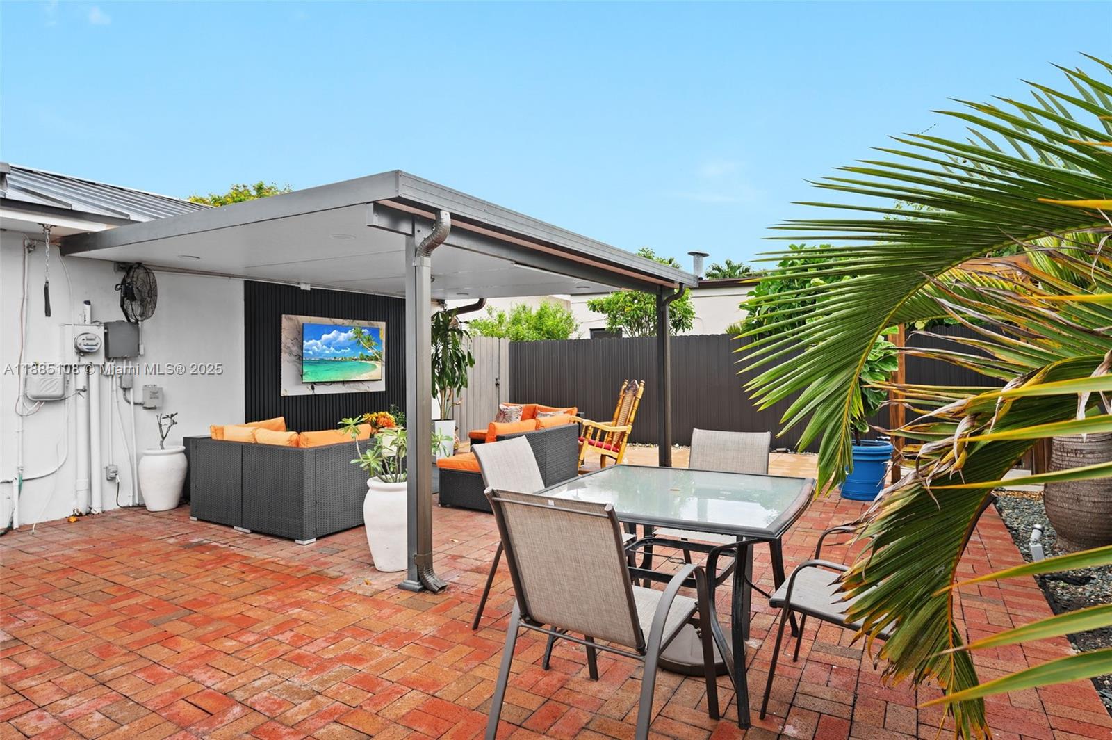 INTERNATIONAL GARDENS SEC - Residential