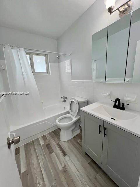 HOLLYWOOD PARK - Residential Lease