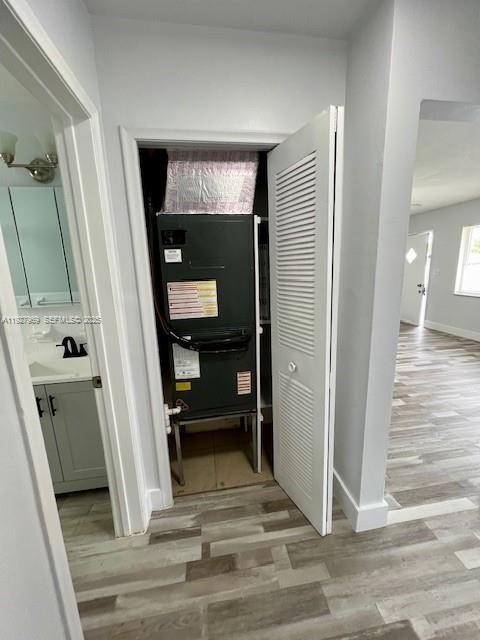 HOLLYWOOD PARK - Residential Lease