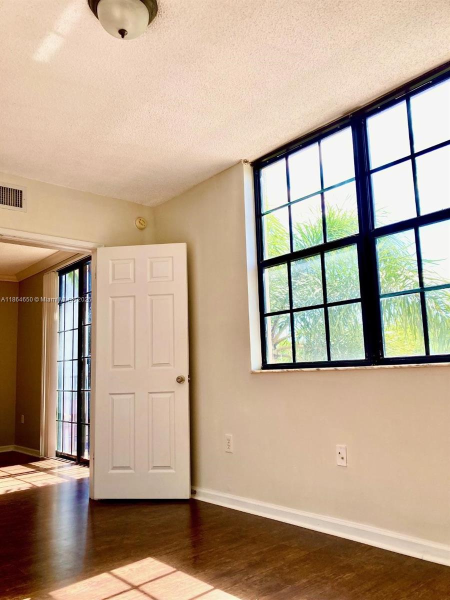 1919 Van Buren St 321A