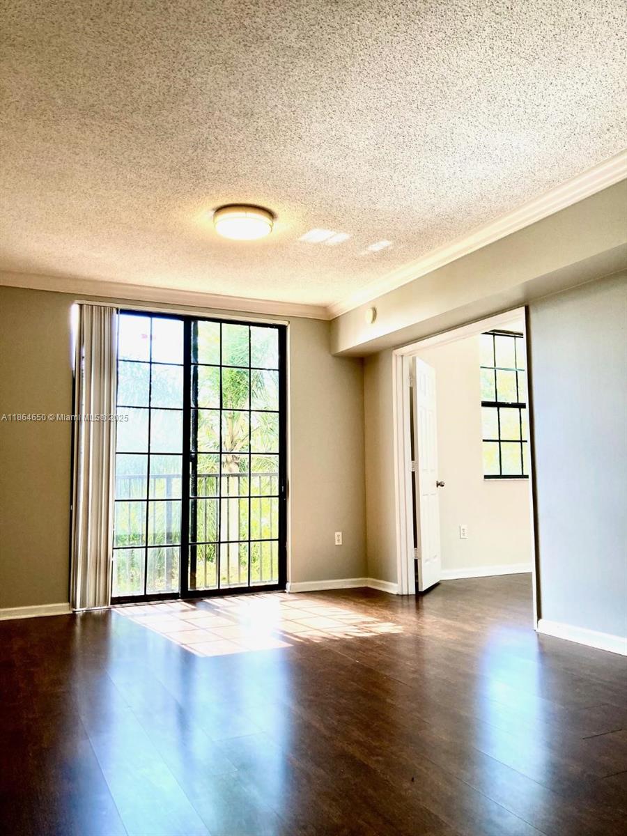 1919 Van Buren St 321A