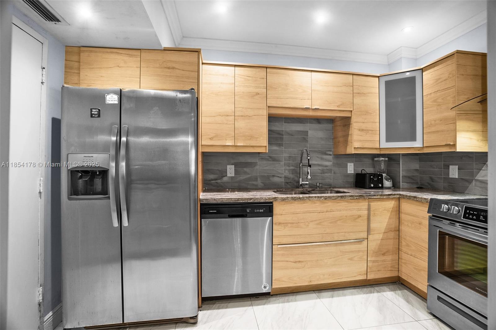 HILLCREST EAST NO 22 COND - Residential