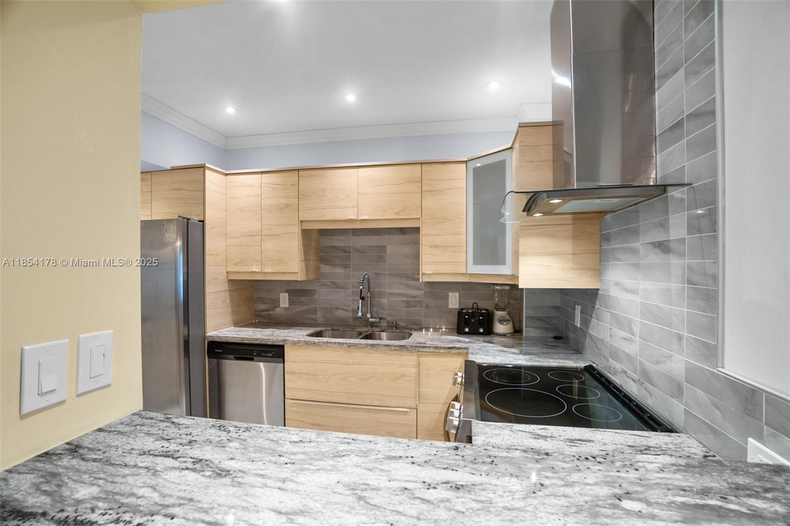 HILLCREST EAST NO 22 COND - Residential