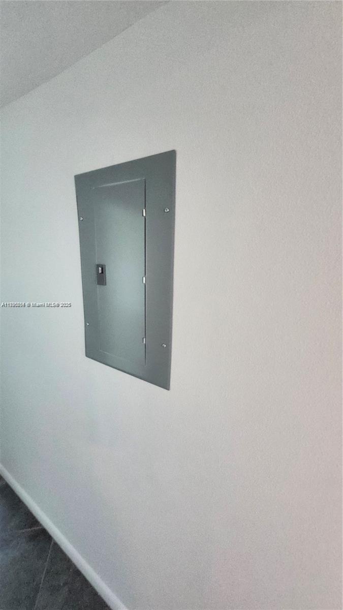 LYNDHURST N CONDO - Residential