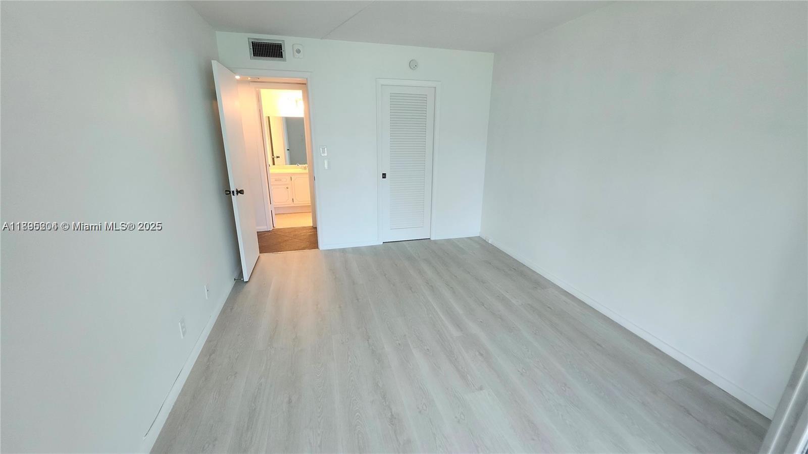 LYNDHURST N CONDO - Residential