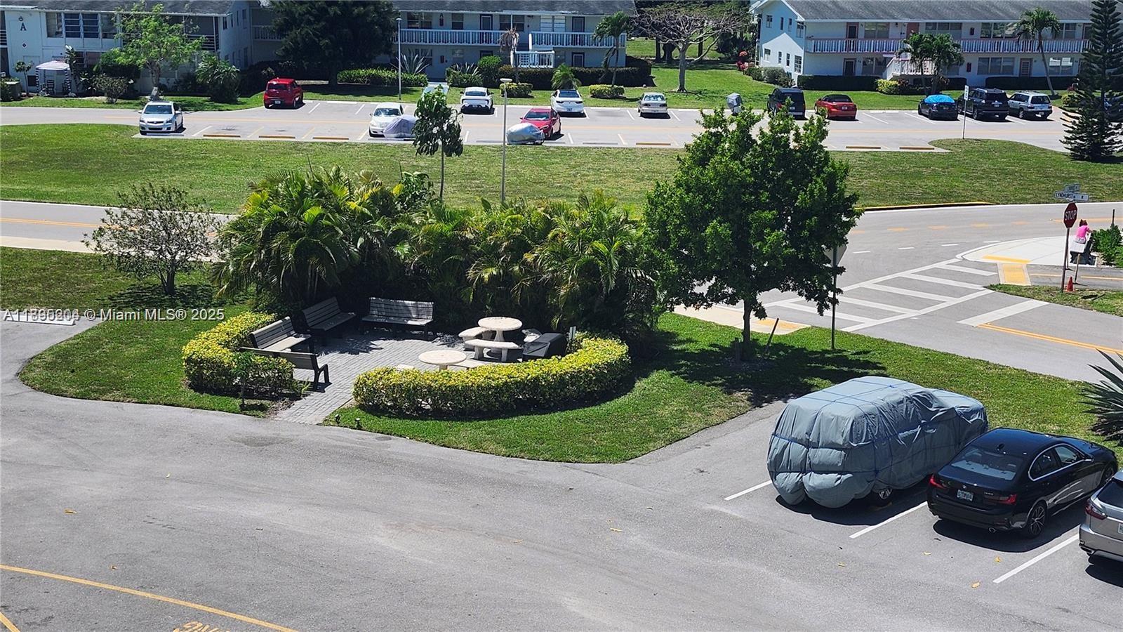 LYNDHURST N CONDO - Residential