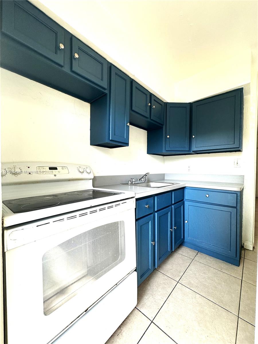 Rental Property at 146 Nw 40th Ct 1, Oakland Park, Miami-Dade County, Florida - Bedrooms: 2 
Bathrooms: 1  - $1,650 MO.