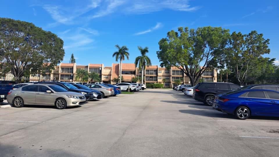 240 Lakeview Dr 106