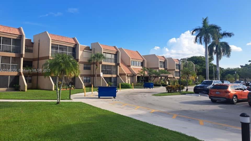 240 Lakeview Dr 106