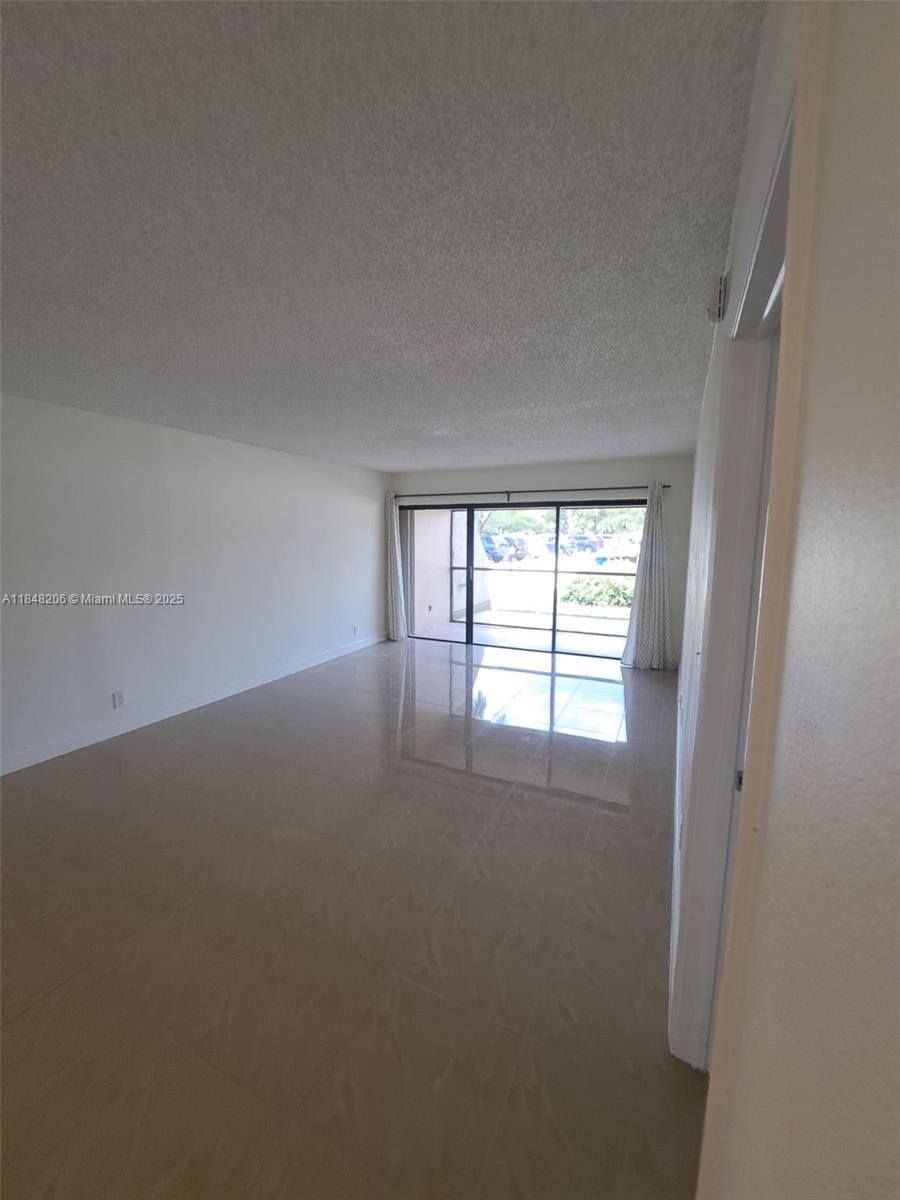 240 Lakeview Dr 106