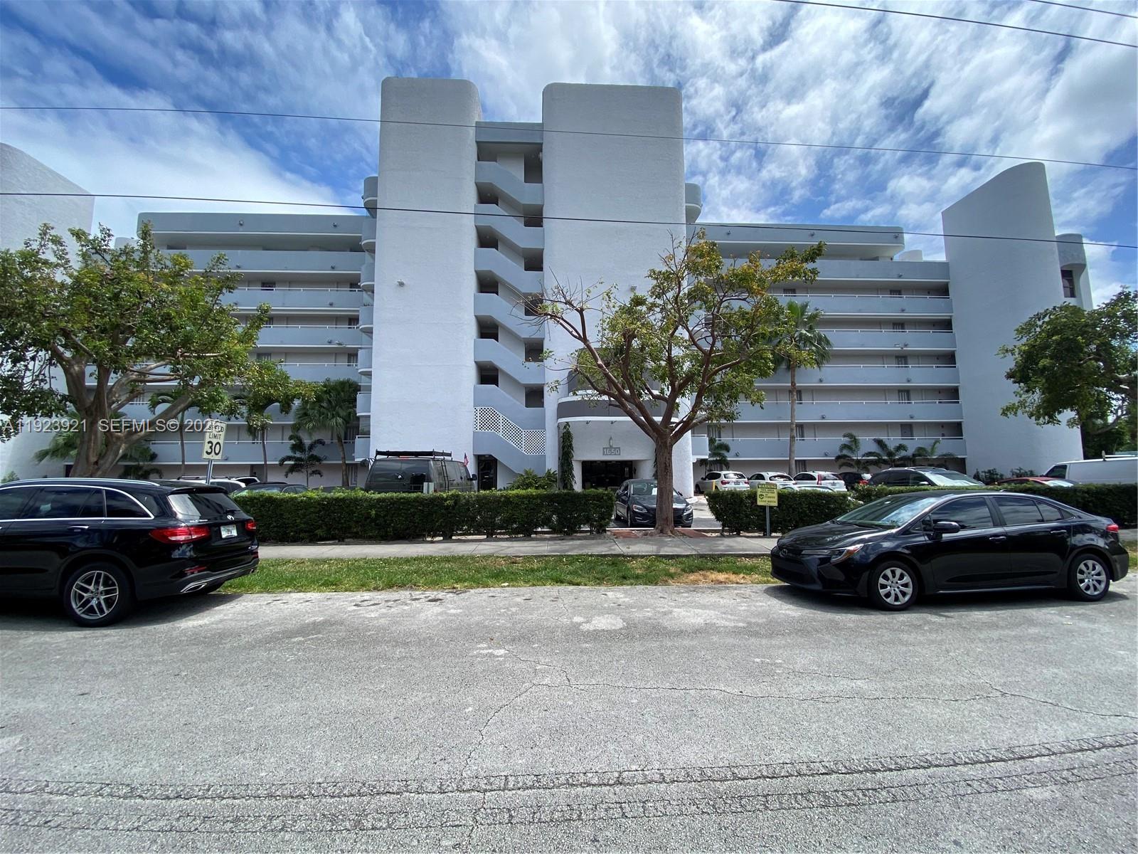 CRICKET CLUBHOUSE CONDO - Residential