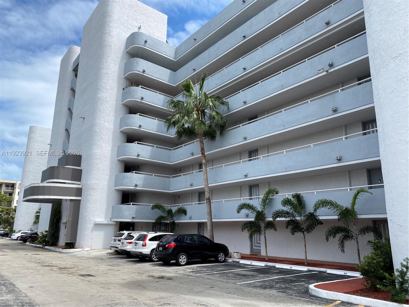 CRICKET CLUBHOUSE CONDO - Residential