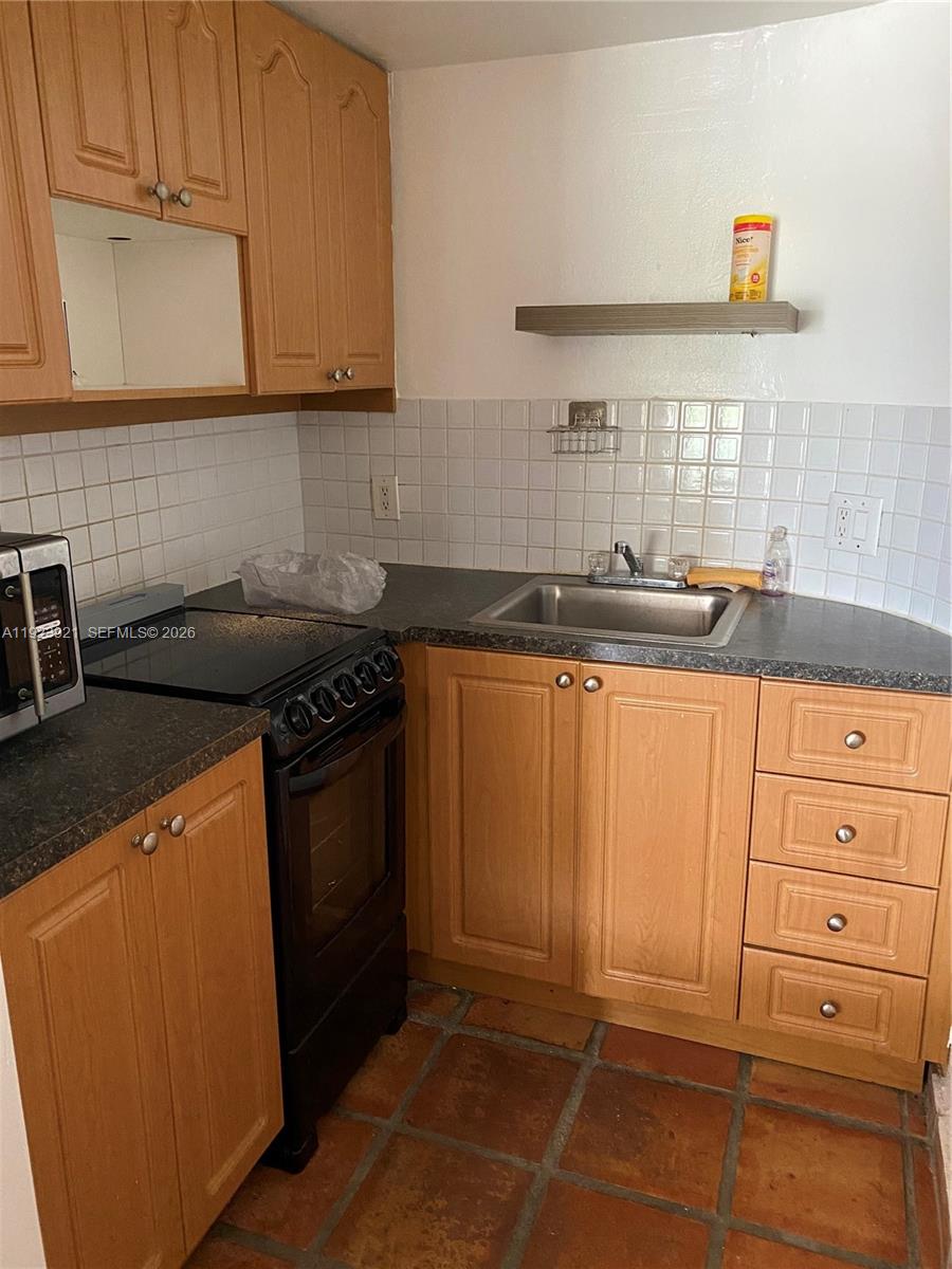 CRICKET CLUBHOUSE CONDO - Residential