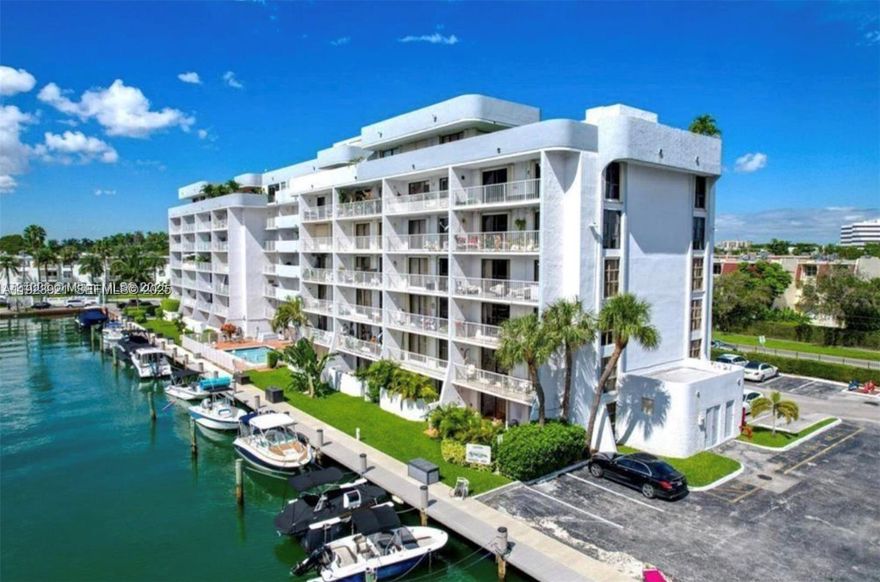 Perfect for investors ! Tenant OCCUPIED monthly rent $1700. Small waterfront condo with beautiful water view in a secure maintained building. NEW A/C. Large balcony
overlooks pool and bay. Eat in kitchen with new appliances. Conveniently located east of Biscayne blvd and within minutes to Barry University and FIU, beaches and shopping.
Maintenance included basic cable, A/C pet friendly. Security cameras, Assigned parking, extra storage unit.