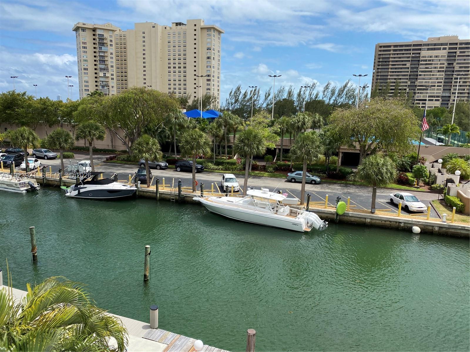 CRICKET CLUBHOUSE CONDO - Residential