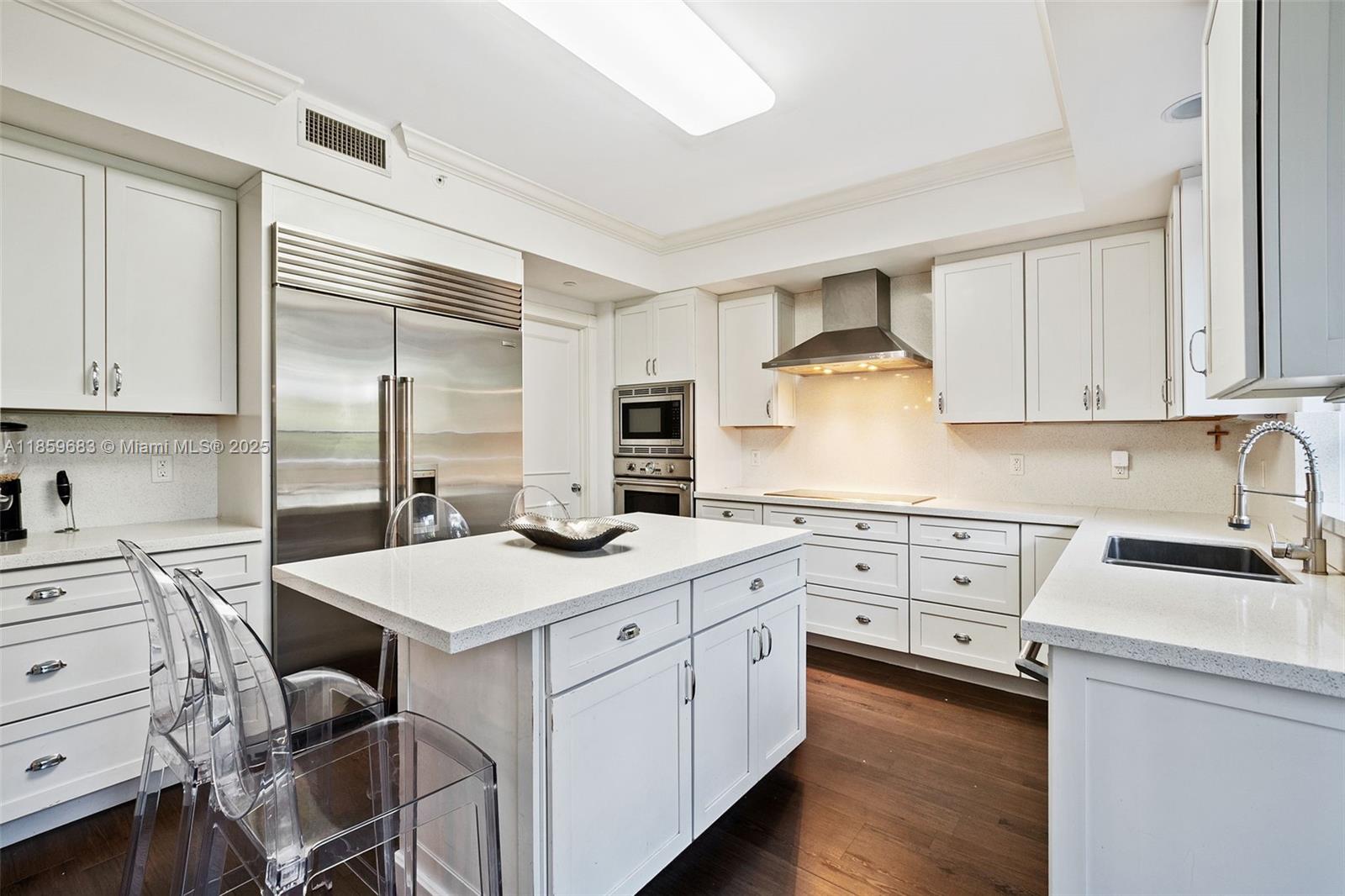 CLUB TOWER THREE CONDO - Residential