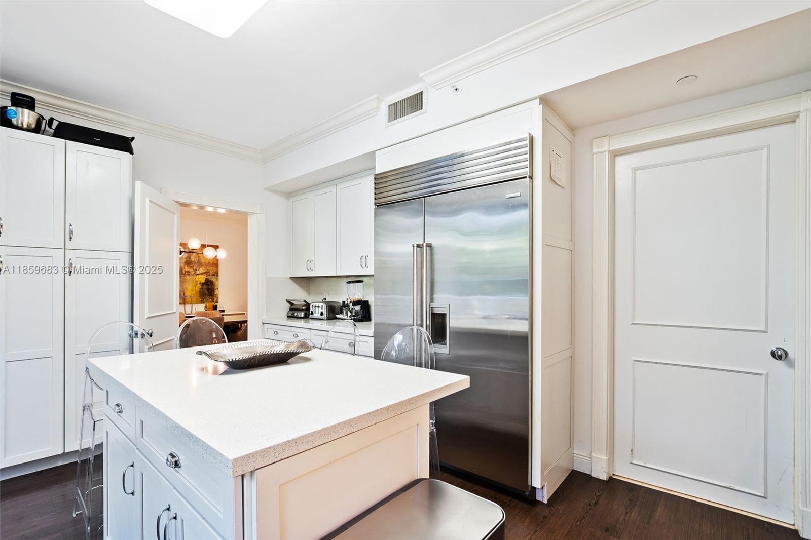 CLUB TOWER THREE CONDO - Residential