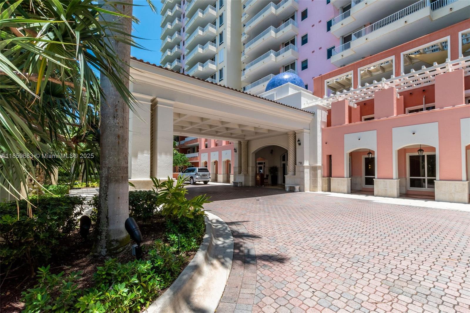 781 Crandon Blvd 306