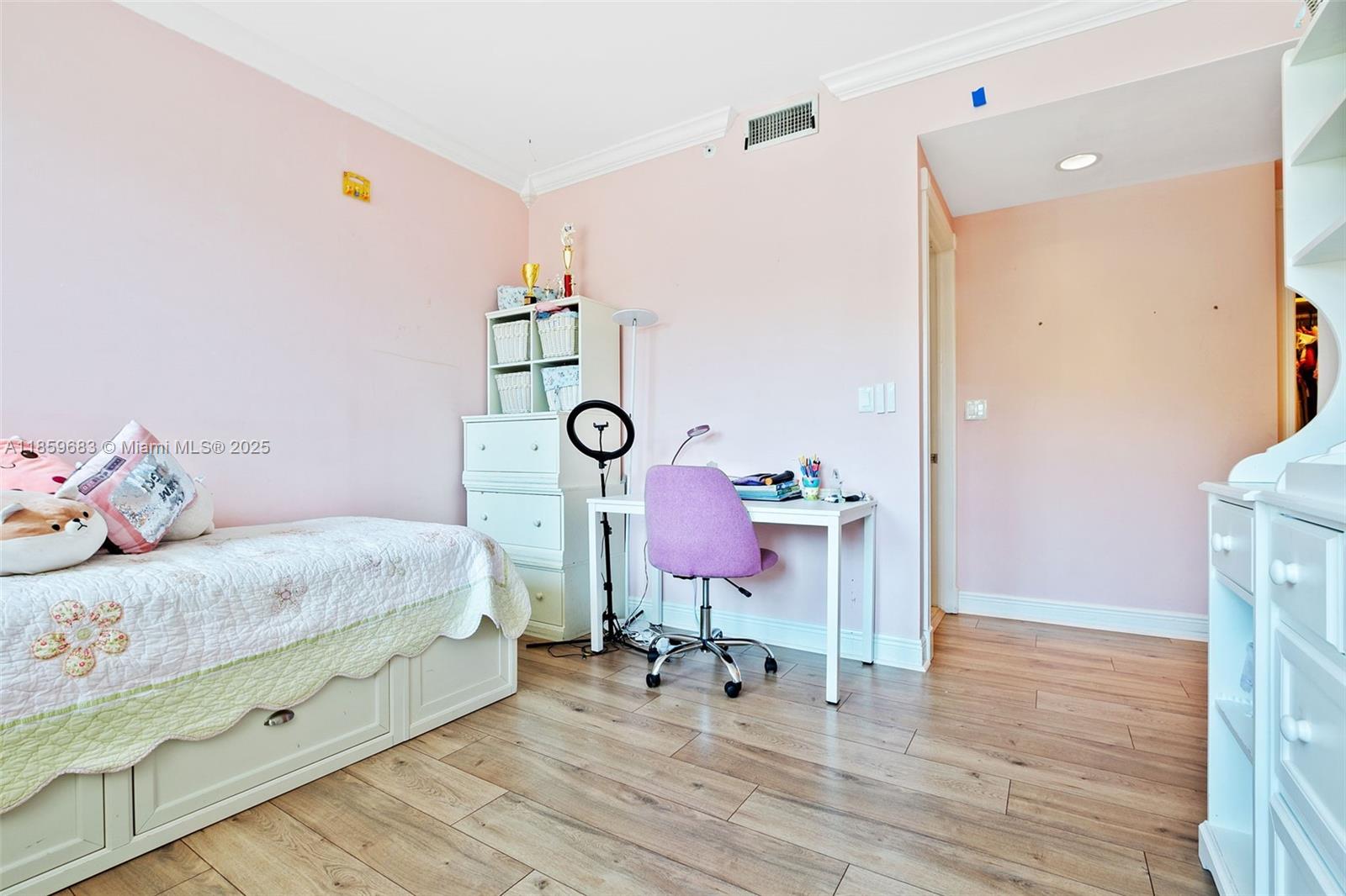 CLUB TOWER THREE CONDO - Residential