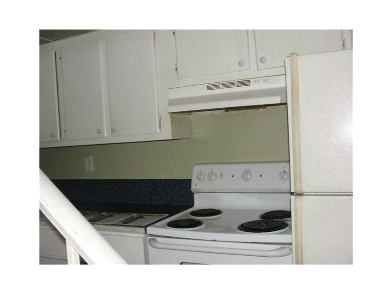 LOS PALACIOS BY MIAMI LAK - Residential Lease