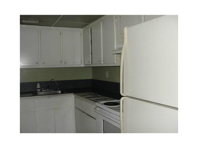 LOS PALACIOS BY MIAMI LAK - Residential Lease