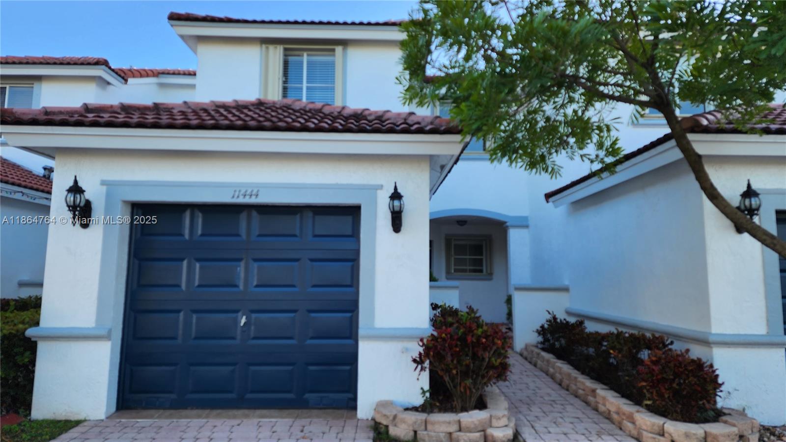 SPACIOUS 3-BEDROOM, 2.5-BATH TOWNHOUSE WITH 1-CAR GARAGE! FEATURES A BRAND-NEW KITCHEN WITH GRANITE COUNTERTOPS, UPGRADED BATHROOMS, AND ACCORDION HURRICANE SHUTTERS. LOCATED IN A GATED COMMUNITY NEAR SHOPPING, RESTAURANTS, AND MAJOR HIGHWAYS. PERFECT FOR THOSE SEEKING STYLE AND CONVENIENCE!