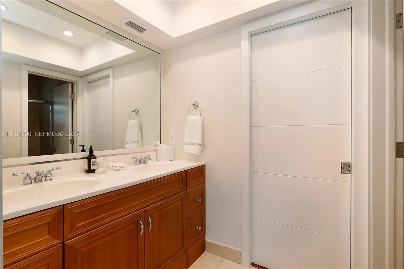 Coral Gables, Florida 33143, United States, 5 Bedrooms Bedrooms, ,5 BathroomsBathrooms,Residential,Active,194959