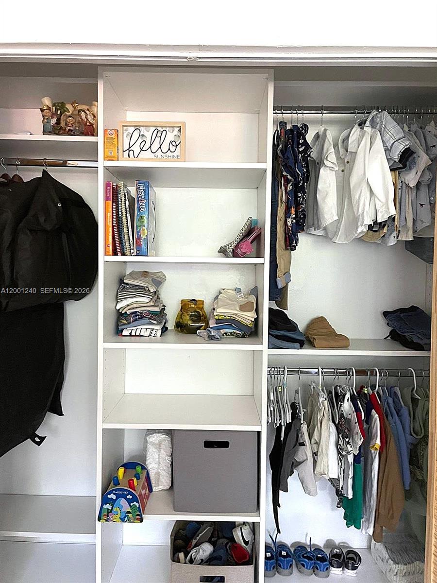 PATIO GRANDE II-B TOWNHOM - Residential Lease