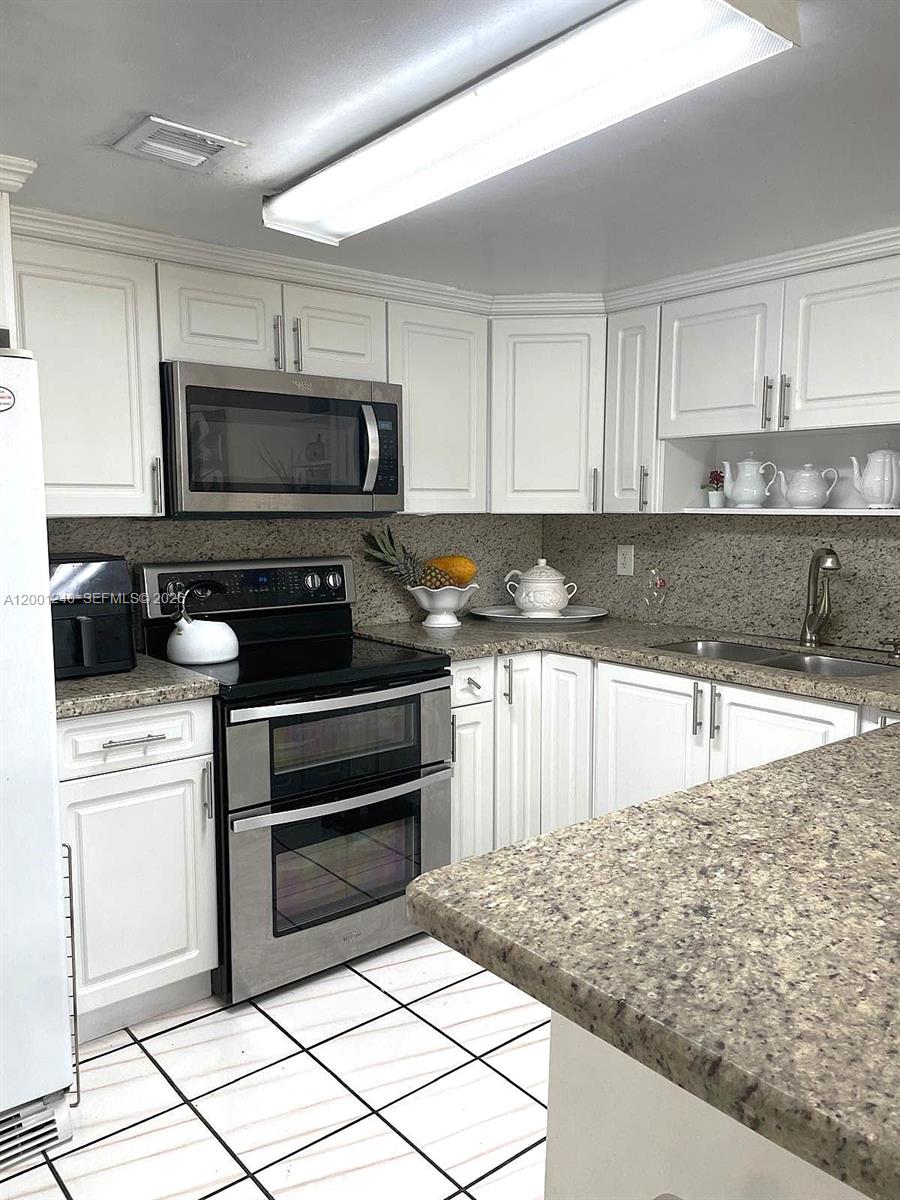 PATIO GRANDE II-B TOWNHOM - Residential Lease