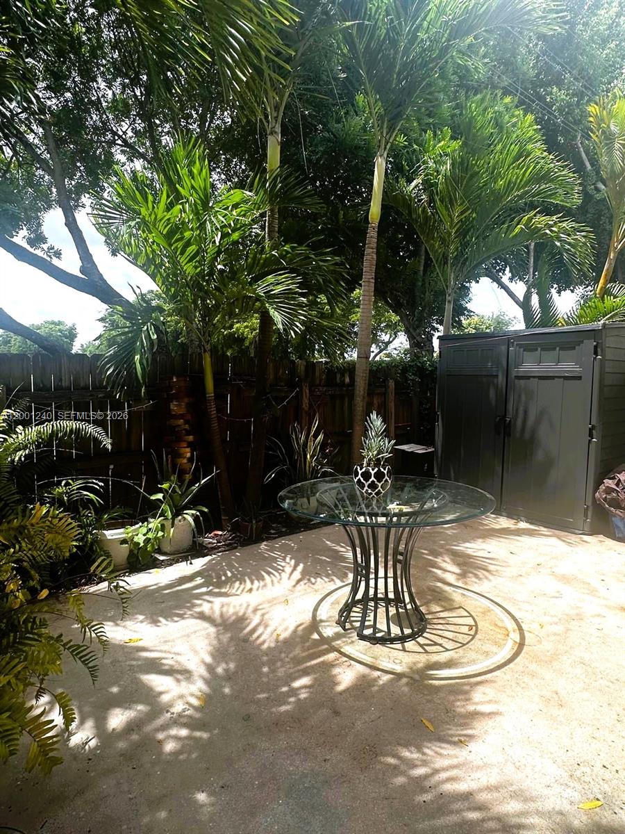 PATIO GRANDE II-B TOWNHOM - Residential Lease