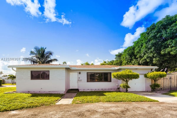 2432 WILEY CT, HOLLYWOOD, FL 33020 - Image ffbc14e3b672e487cfdea31f6bf6a020/3783547231