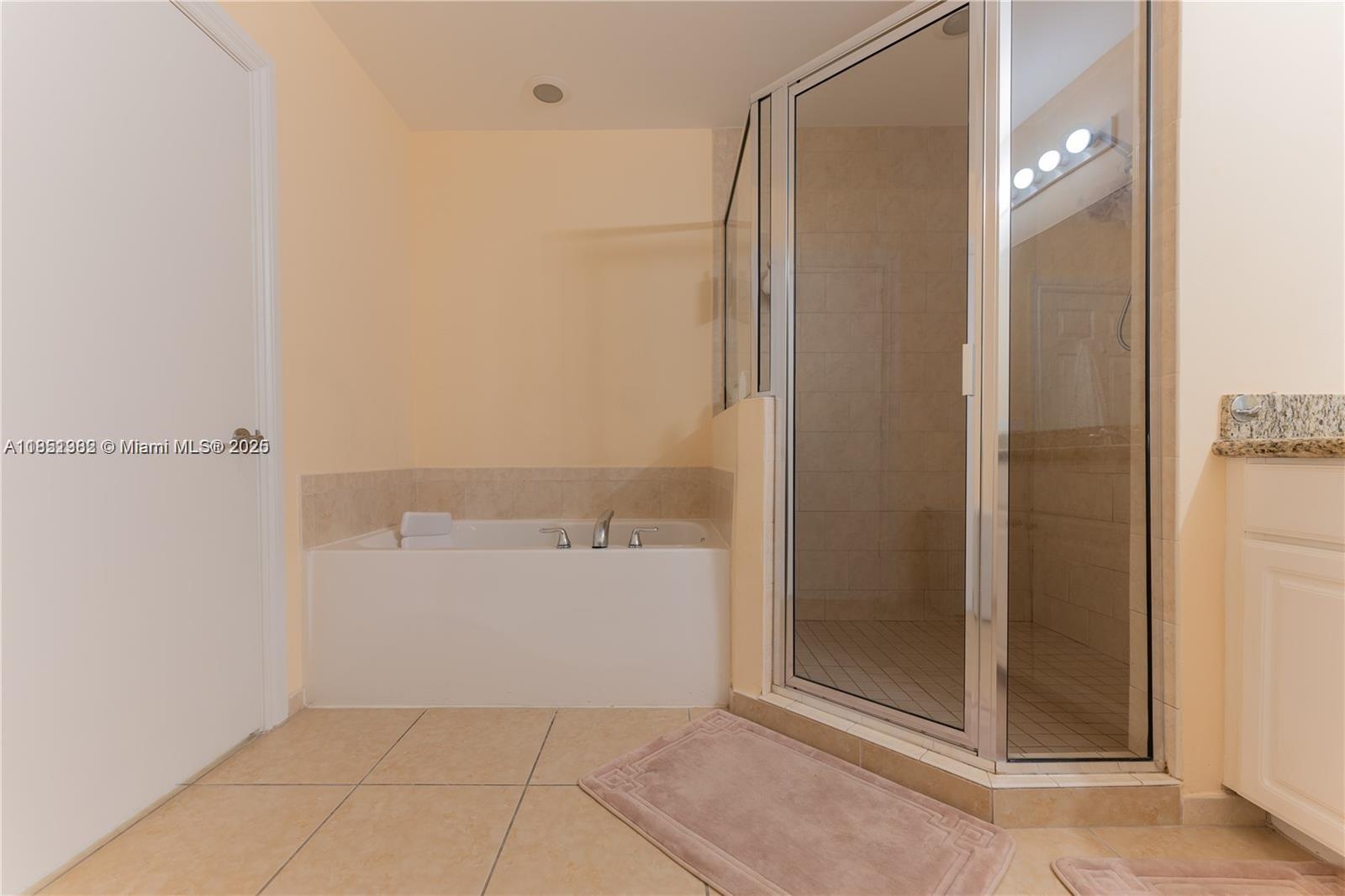 ALAQUA CONDO - Residential