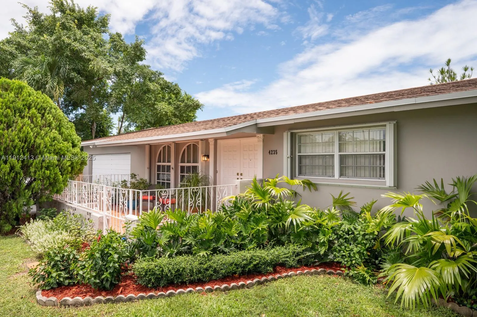 Miami, Florida 33165, United States, 4 Bedrooms Bedrooms, ,3 BathroomsBathrooms,Residential,Active,241964