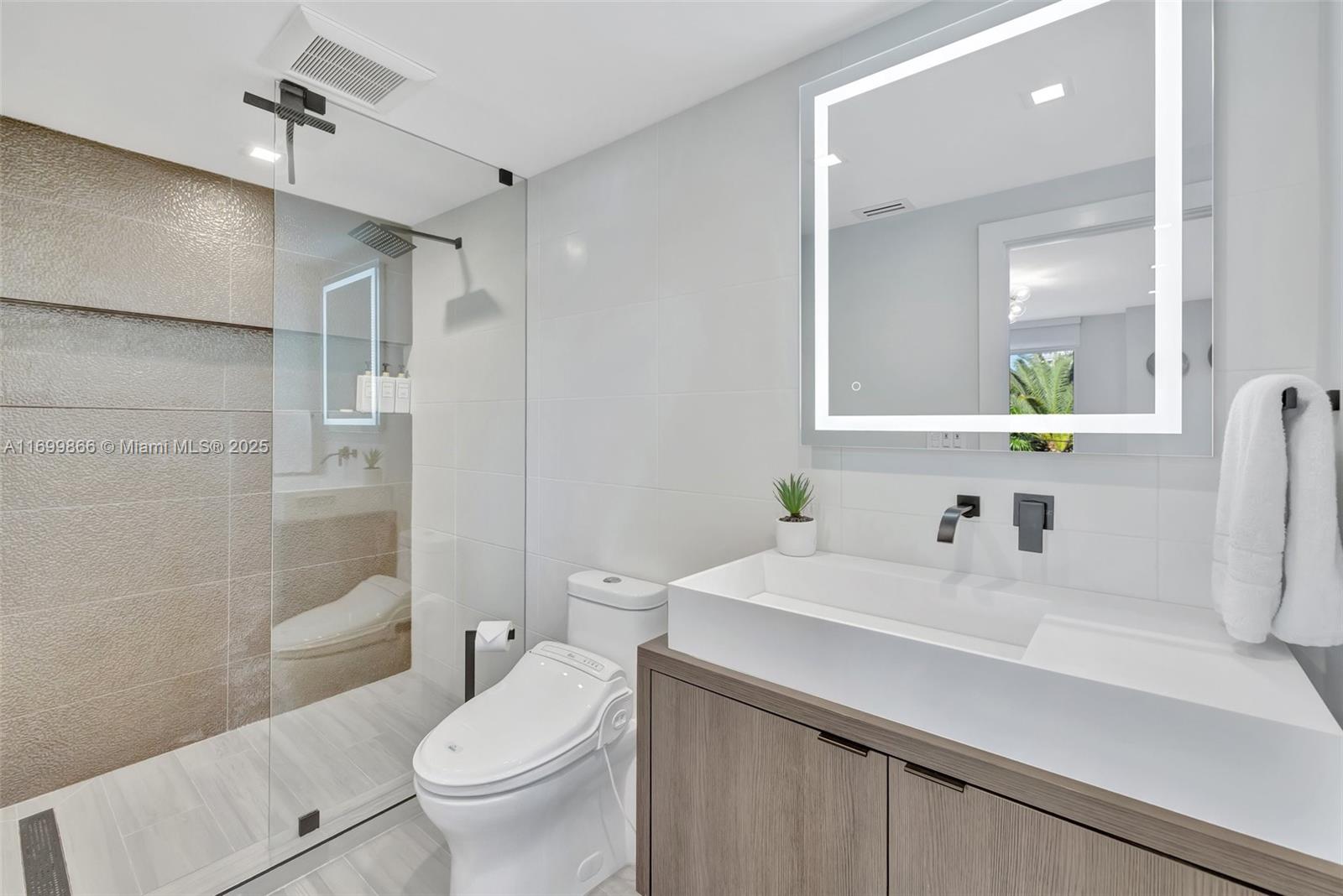 LAUDERDALE ISLES RE-AMEND - Residential