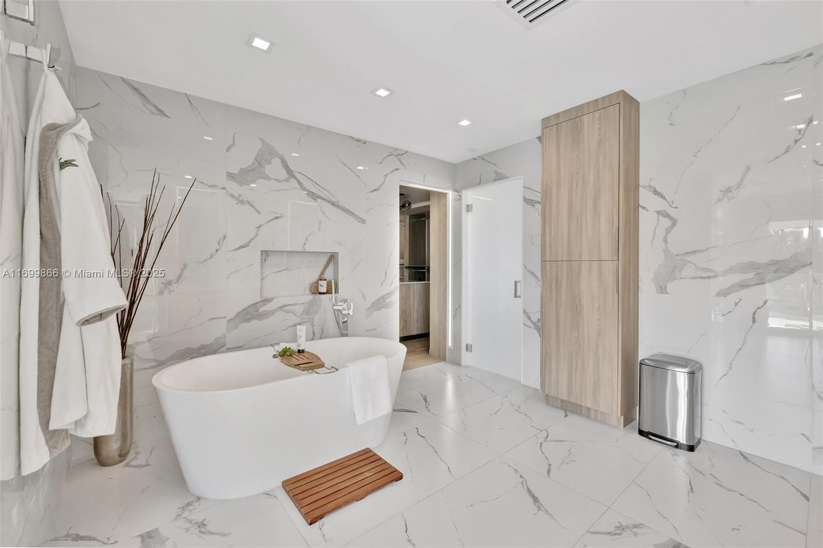 LAUDERDALE ISLES RE-AMEND - Residential