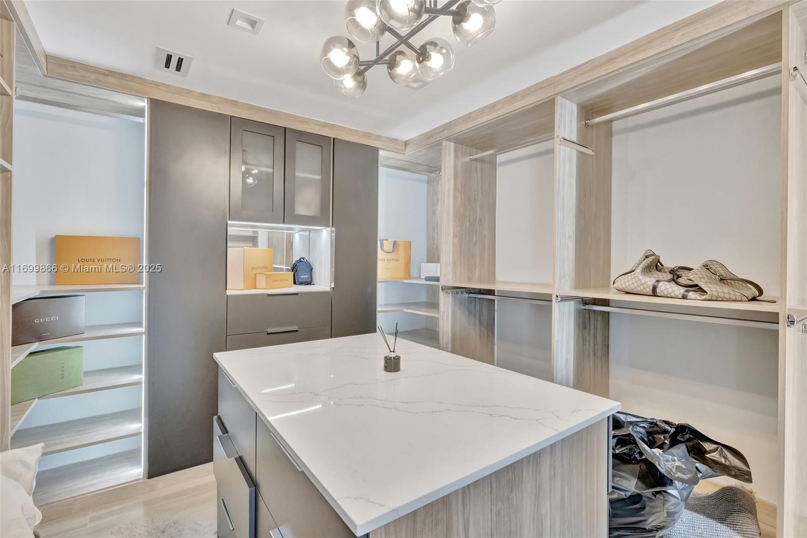 LAUDERDALE ISLES RE-AMEND - Residential