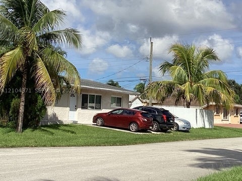 Photo of 2101 N 57th Ter, Hollywood, FL 33021 (MLS # A12104371)