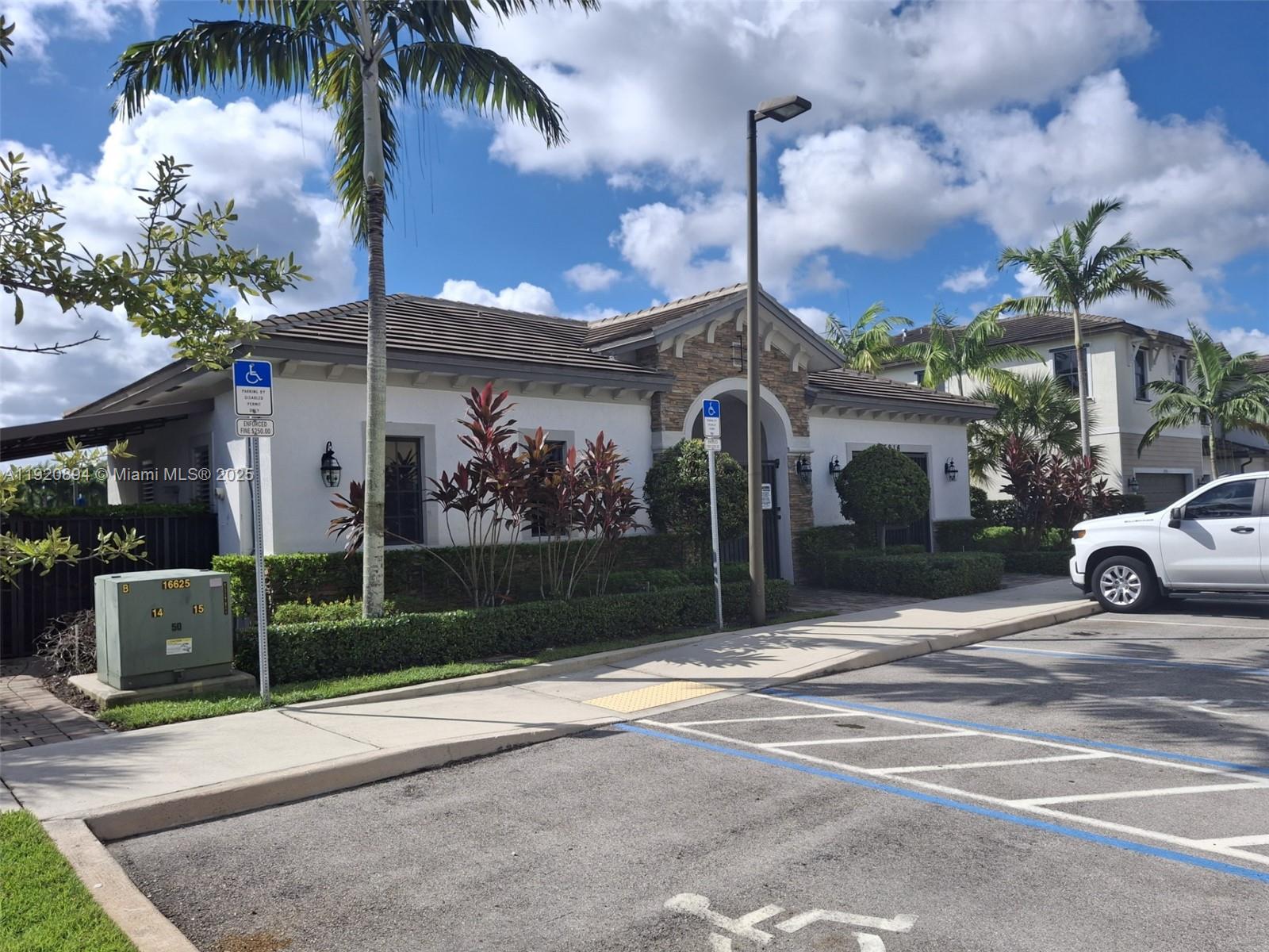 TROTTERS CHASE - Residential