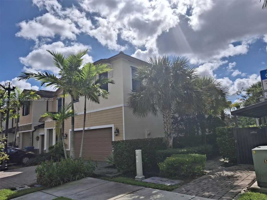 Photo of 5896 Mustang Mnr, Davie, FL 33314 (MLS # A11920894)