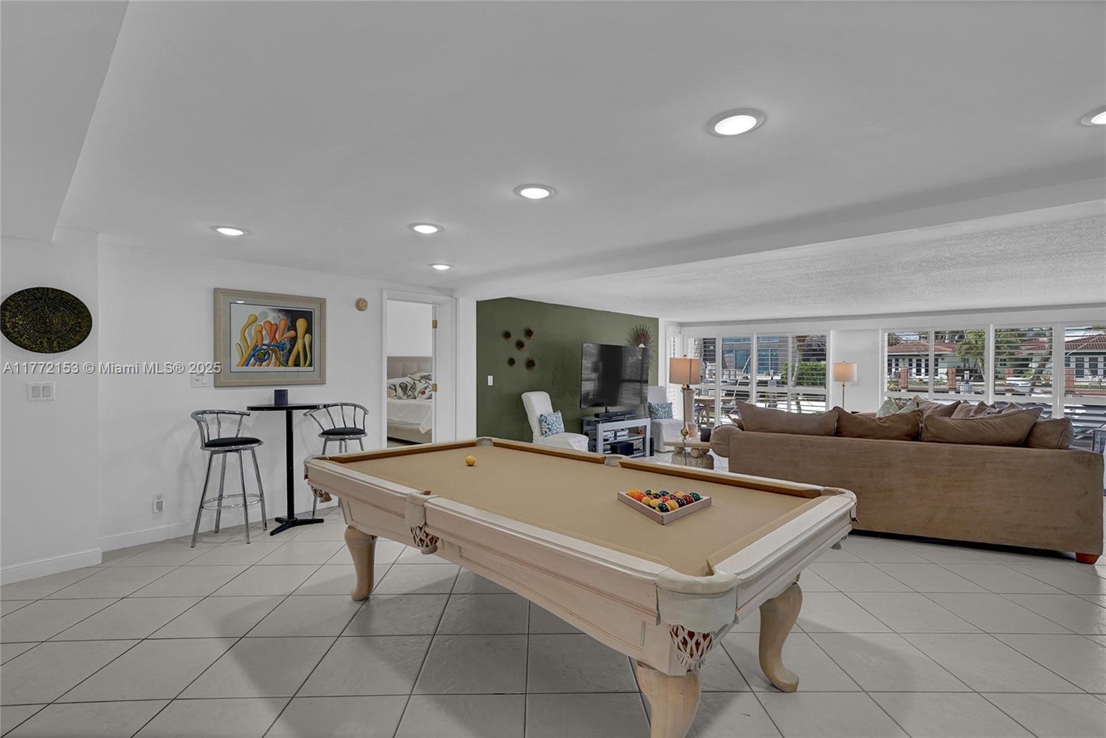 LAUDERDALE BEACH EXT UNIT - Residential