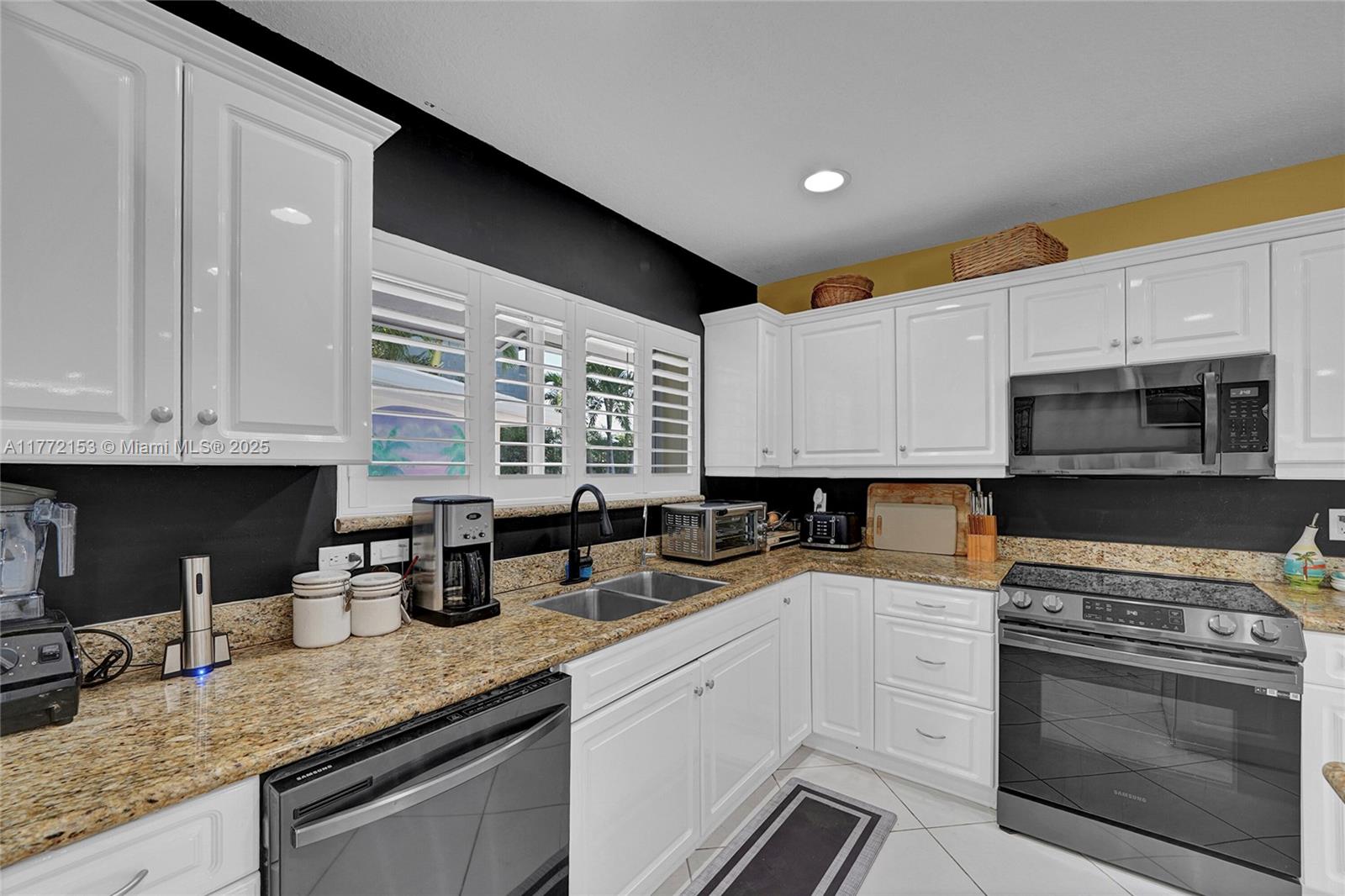 LAUDERDALE BEACH EXT UNIT - Residential