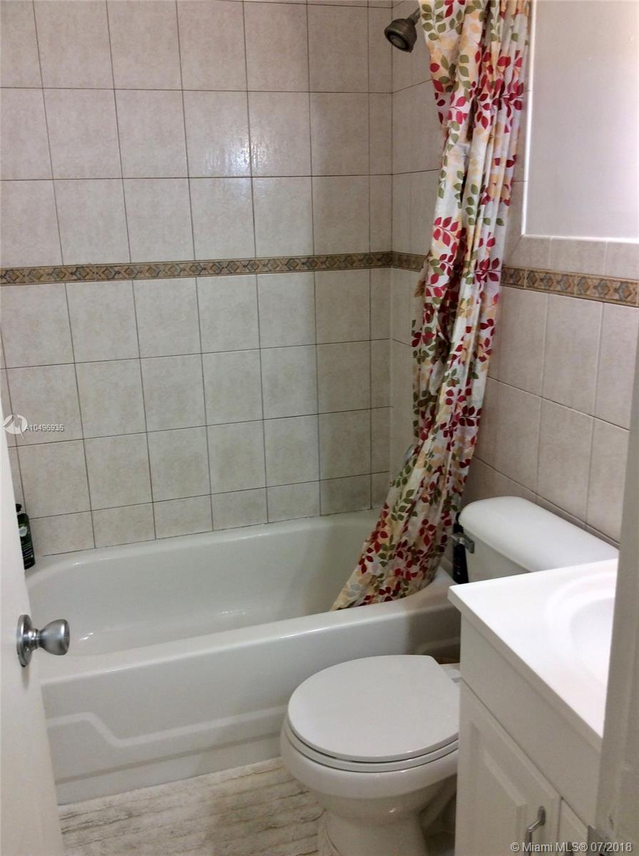 VILLAS UNIVERSITY SQUARE - Residential