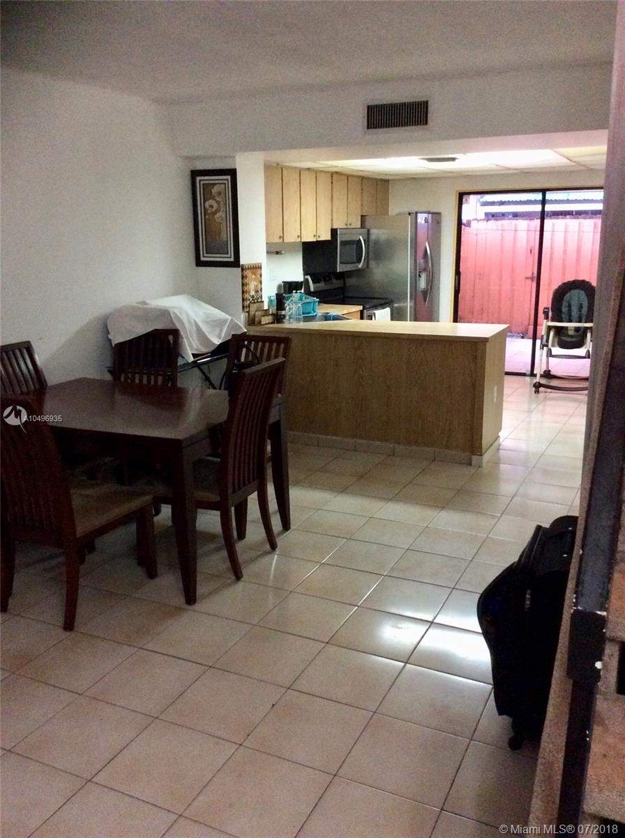 VILLAS UNIVERSITY SQUARE - Residential