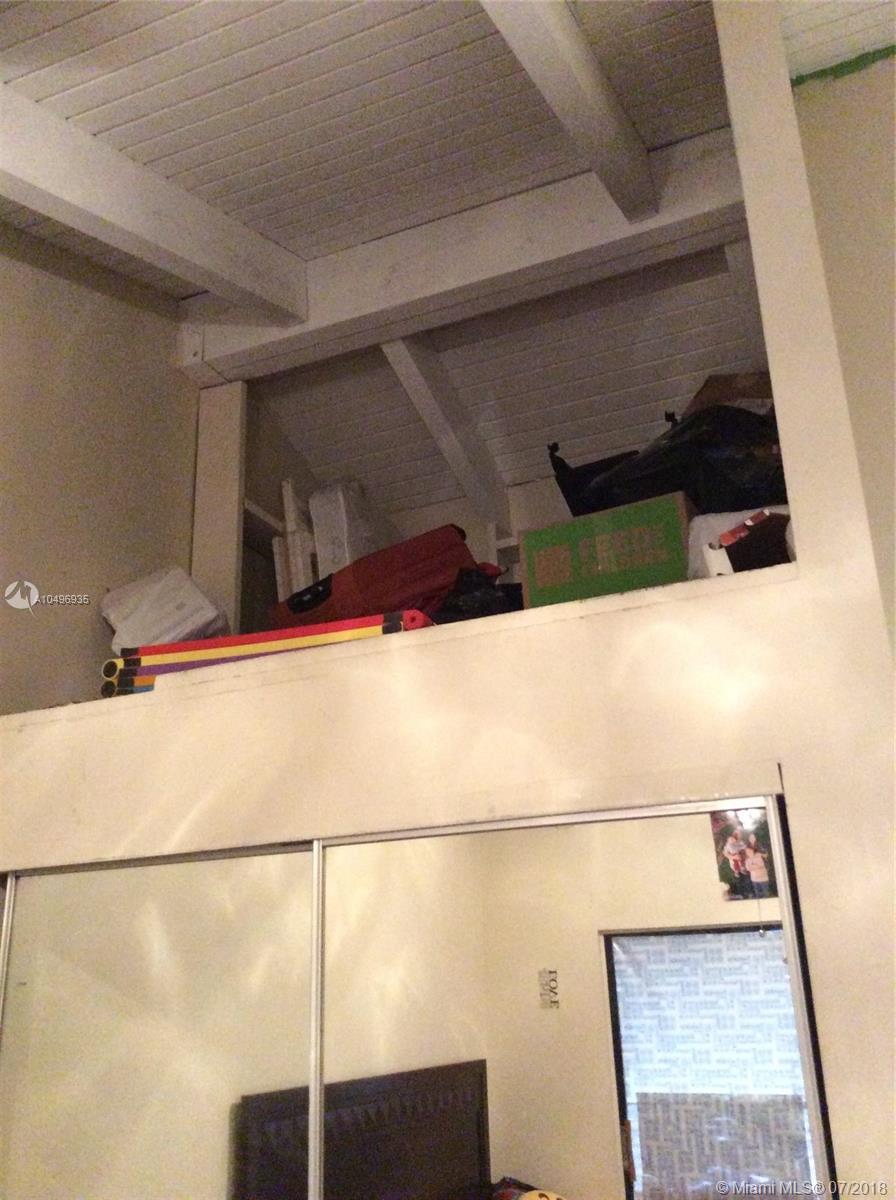 VILLAS UNIVERSITY SQUARE - Residential