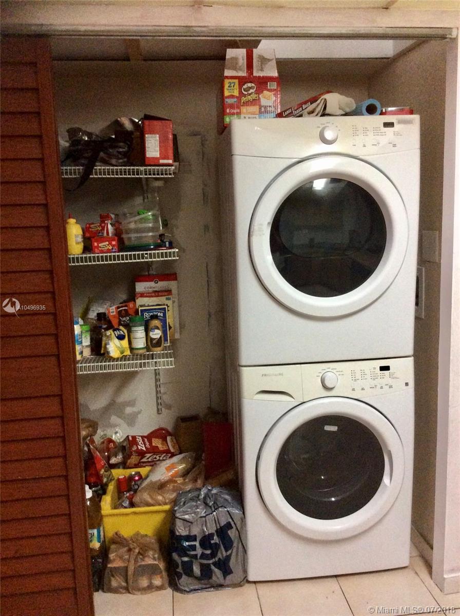 VILLAS UNIVERSITY SQUARE - Residential