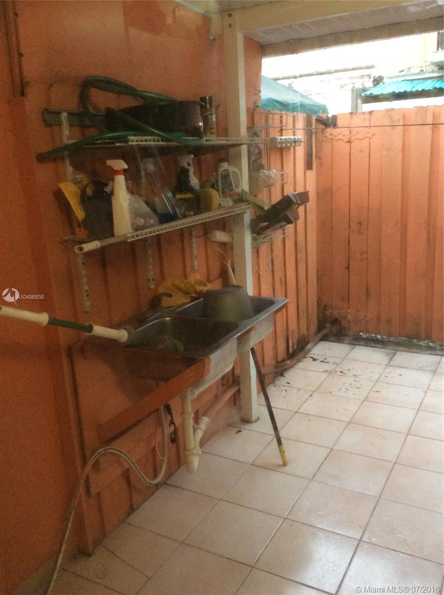 VILLAS UNIVERSITY SQUARE - Residential