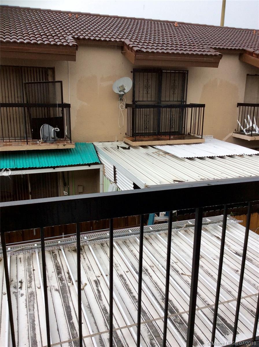 VILLAS UNIVERSITY SQUARE - Residential