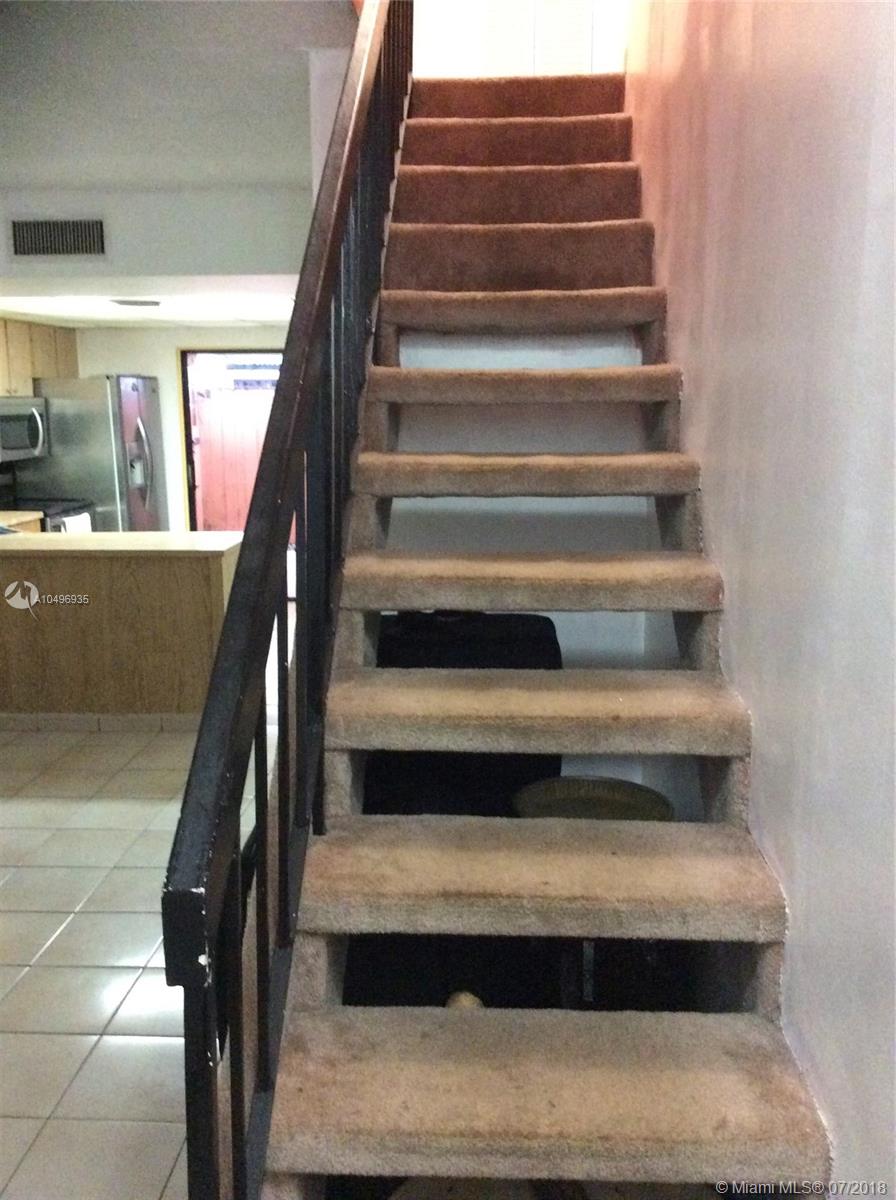 VILLAS UNIVERSITY SQUARE - Residential