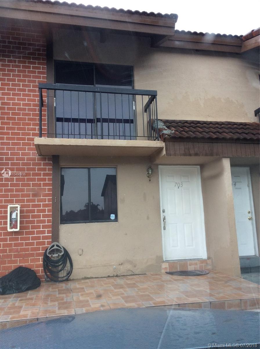 VILLAS UNIVERSITY SQUARE - Residential