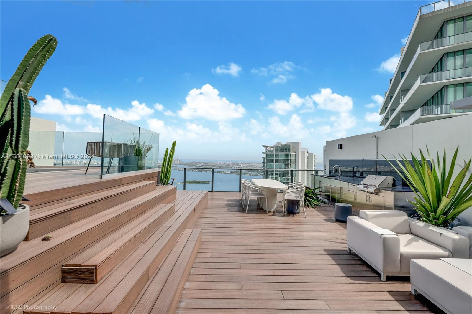 PARAISO BAY CONDO - Residential